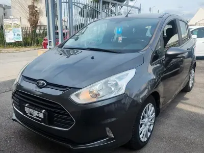 Usado Ford B-MAX 95 CV (69 kW) 2018 Gris Monovolumen