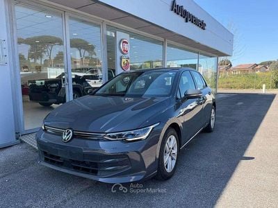 Usata VW Golf VIII Life 116 CV (85 kW) 2025 Grigio Berlina