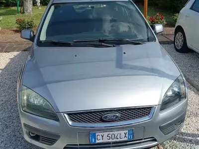 Usata Ford Focus 90 CV (66 kW) 2005 Grigio Berlina