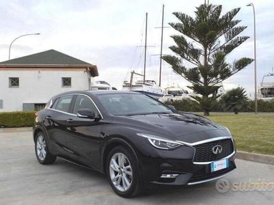 Infiniti Q30