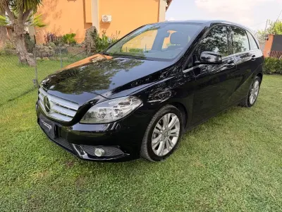 Usata Mercedes B180 Executive 122 CV (89 kW) 2013 Nero Utilitaria