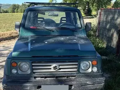 Usata Suzuki Samurai