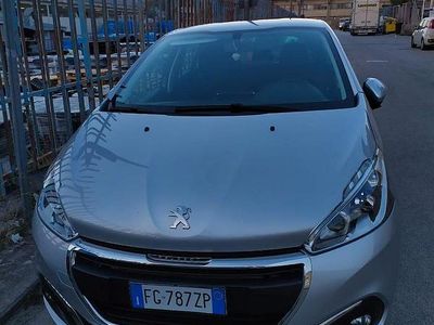 Usata 2017 Peugeot 208 Utilitaria | 8500 € (Buon prezzo)