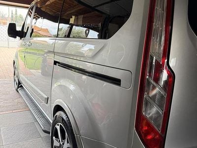 Usata Ford Tourneo Titanium 185 CV (136 kW) 2021 Grigio Monovolume