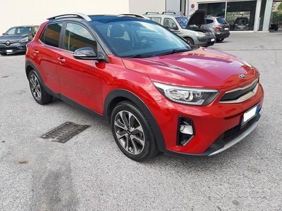 Usado Kia Stonic Style 120 CV (88 kW) 2019 Rojo SUV