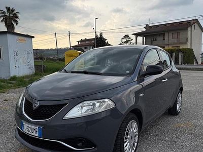 Usata Lancia Ypsilon 95 CV (69 kW) 2017 Grigio Utilitaria