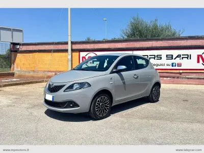 Usata Lancia Ypsilon 69 CV (50 kW) 2022 Grigio Utilitaria