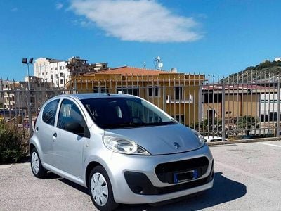 Usata Peugeot 107 68 CV (50 kW) 2012 Grigio Utilitaria