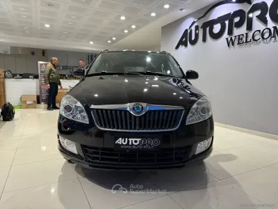 Begagnad Skoda Fabia Ambition 69 HK (50 kW) 2013 Svart Halvkombi