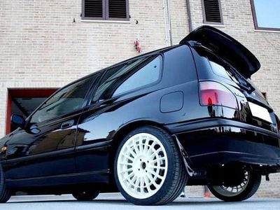 Usata Nissan Sunny 220 CV (161 kW) 1992 Berlina