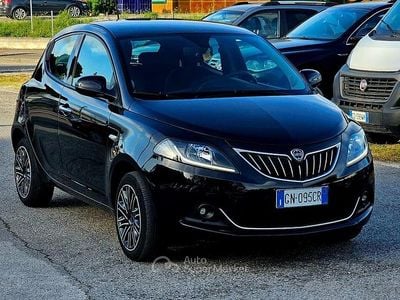Begagnad Lancia Ypsilon S 69 HK (50 kW) 2023 Svart Halvkombi