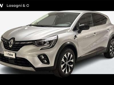 Usata Renault Captur Intens 101 CV (74 kW) 2023 Grigio  argento SUV