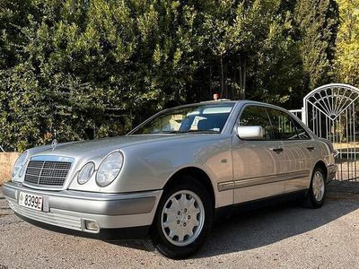 Mercedes E200