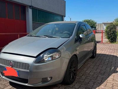 Usata Fiat Grande Punto 131 CV (96 kW) 2006 Grigio Utilitaria