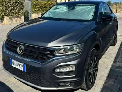 Usata VW T-Roc Style 116 CV (85 kW) 2019 Grigio SUV
