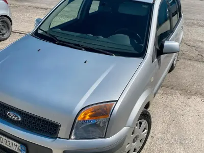 Usata Ford Fusion 68 CV (50 kW) 2006 Grigio Utilitaria