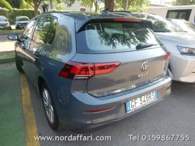 Usata VW Golf VIII Life 110 CV (80 kW) 2021 Grigio Berlina