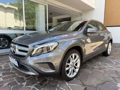 Usata Mercedes GLA220 177 CV (130 kW) 2015 Grigio SUV