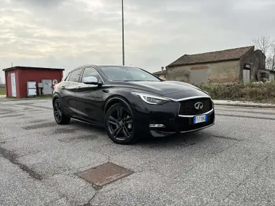 Usata Infiniti Q30 Sport Tech 170 CV (125 kW) 2017 Nero Berlina