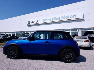 Usata Mini Cooper Classic 114 kW (156 CV) 2025 Blu Utilitaria