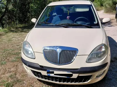 Usata Lancia Ypsilon 60 CV (44 kW) 2004 Giallo Utilitaria