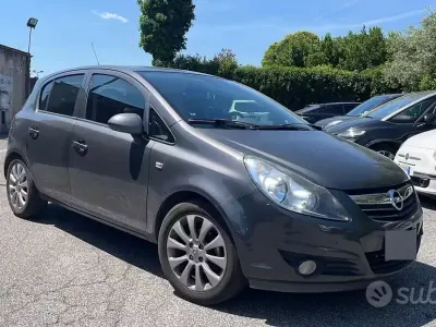 Usata Opel Corsa 85 CV (62 kW) 2010 Grigio Utilitaria