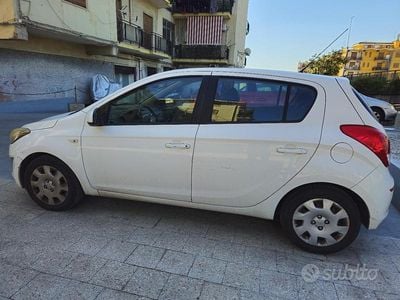 Usata Hyundai i20 85 CV (62 kW) 2014 Bianco Utilitaria