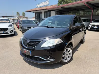 Usata Lancia Ypsilon Gold 95 CV (69 kW) 2016 Nero Utilitaria