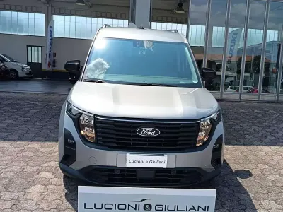 Usata Ford Tourneo Courier Titanium 125 CV (91 kW) 2025 Grigio Monovolume