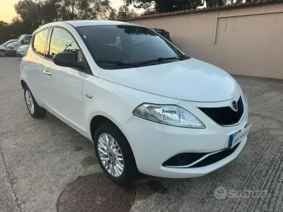 Usata Lancia Ypsilon 80 CV (58 kW) 2015 Bianco Utilitaria