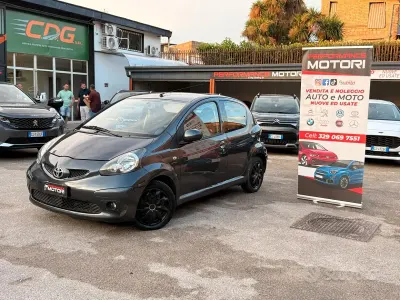 Usata Toyota Aygo 68 CV (50 kW) 2006 Grigio Utilitaria