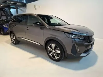 Gebraucht Peugeot 5008 Allure 131 PS (96 kW) 2024 Grau SUV