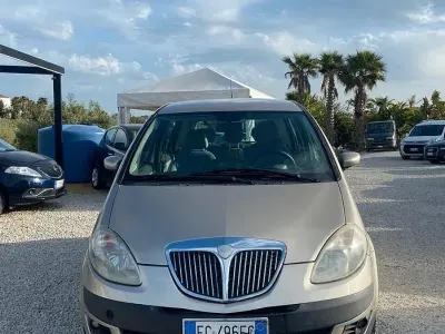 Occasion Lancia Musa 90 ch (66 kW) 2007 Jaune Monospace