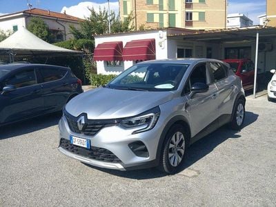 Usata Renault Captur Zen 91 CV (66 kW) 2021 Argento SUV