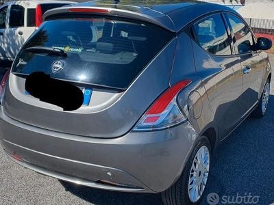 Usata Lancia Ypsilon 69 CV (50 kW) 2016 Grigio Utilitaria