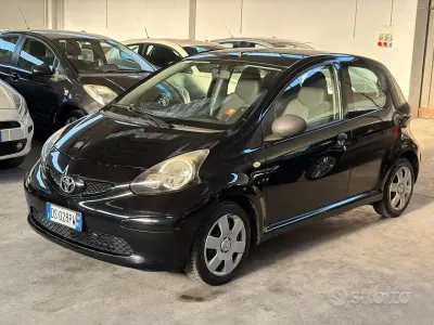 Usata Toyota Aygo 68 CV (50 kW) 2009 Nero Utilitaria