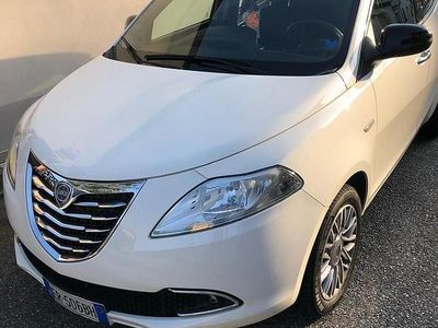 Usata Lancia Ypsilon 95 CV (69 kW) 2013 Bianco Utilitaria