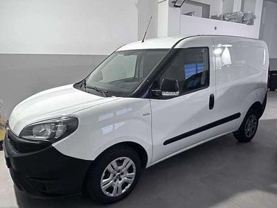 Usata Fiat Doblò 90 CV (66 kW) 2022 Bianco Monovolume