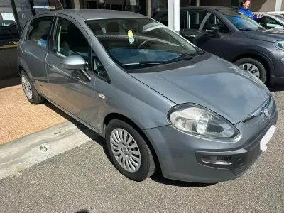 Usata Fiat Grande Punto Dynamic 75 CV (55 kW) 2010 Argento Utilitaria