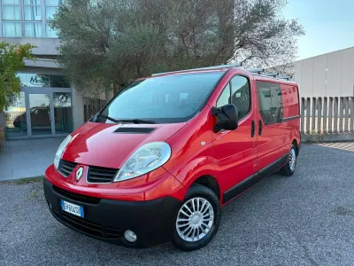 Usata Renault Trafic 114 CV (83 kW) 2011 Rosso Monovolume