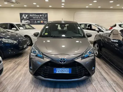 Usata Toyota Yaris Lounge 111 CV (81 kW) 2019 Grigio Berlina
