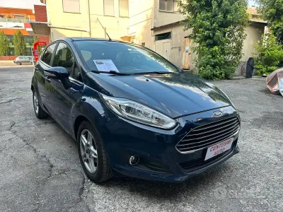 Usata Ford Fiesta 75 CV (55 kW) 2015 Bluazzurro Utilitaria