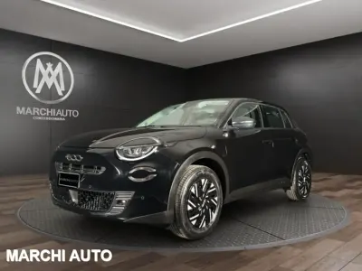 Nuova Fiat 600 Comfort 101 CV (74 kW) 2026 Nero pastello SUV