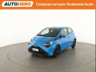 Usata Toyota Aygo X-play 72 CV (52 kW) 2019 Blu Utilitaria