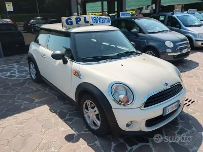 Usata Mini ONE 75 CV (55 kW) 2011 Bianco Utilitaria