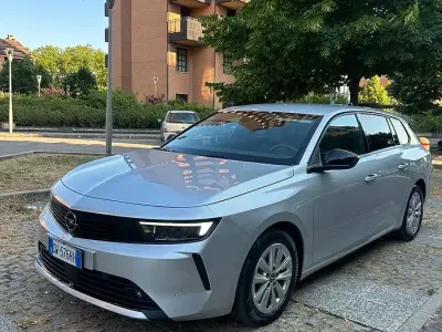 Usata Opel Astra Ultimate 131 CV (96 kW) 2024 Argento Utilitaria