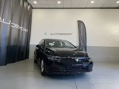 Usata VW Golf VIII Life 2024 Grigio Berlina