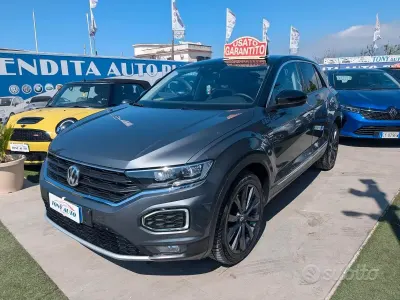Usata VW T-Roc Style 150 CV (110 kW) 2018 Grigio SUV