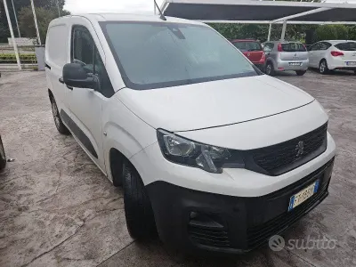 Usata Peugeot Partner Premium 99 CV (72 kW) 2018 Bianco Monovolume