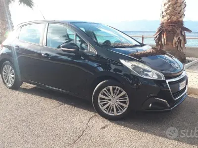 Gebraucht Peugeot 208 Allure 75 PS (55 kW) 2016 Schwarz Kleinwagen